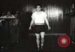 Image Boxeur Joe Louis la préparation d'une lutte United States USA, 1946, de la seconde 49 séquences d'archives historiques vidéo 65675063131