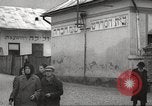 Standbild Juden im Dorf Ungvar Ruthenia Ungarn, 1939, aus Sekunde 16 historischem Filmmaterial Videoclip 65675063136