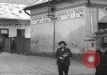 Standbild Juden im Dorf Ungvar Ruthenia Ungarn, 1939, aus Sekunde 24 historischem Filmmaterial Videoclip 65675063136