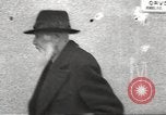 Standbild Juden im Dorf Ungvar Ruthenia Ungarn, 1939, aus Sekunde 30 historischem Filmmaterial Videoclip 65675063136