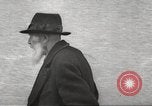 Standbild Juden im Dorf Ungvar Ruthenia Ungarn, 1939, aus Sekunde 31 historischem Filmmaterial Videoclip 65675063136