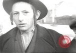 Standbild Juden im Dorf Ungvar Ruthenia Ungarn, 1939, aus Sekunde 46 historischem Filmmaterial Videoclip 65675063136