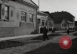 Standbild Juden im Dorf Ungvar Ruthenia Ungarn, 1939, aus Sekunde 55 historischem Filmmaterial Videoclip 65675063136