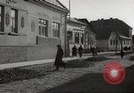 Standbild Juden im Dorf Ungvar Ruthenia Ungarn, 1939, aus Sekunde 56 historischem Filmmaterial Videoclip 65675063136