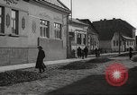 Standbild Juden im Dorf Ungvar Ruthenia Ungarn, 1939, aus Sekunde 57 historischem Filmmaterial Videoclip 65675063136