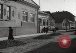 Standbild Juden im Dorf Ungvar Ruthenia Ungarn, 1939, aus Sekunde 58 historischem Filmmaterial Videoclip 65675063136