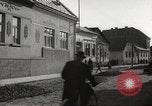 Standbild Juden im Dorf Ungvar Ruthenia Ungarn, 1939, aus Sekunde 59 historischem Filmmaterial Videoclip 65675063136