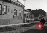 Standbild Juden im Dorf Ungvar Ruthenia Ungarn, 1939, aus Sekunde 61 historischem Filmmaterial Videoclip 65675063136