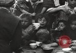 Image les victimes de guerre l'Europe, 1946, de la seconde 33 séquences d'archives historiques vidéo 65675063148