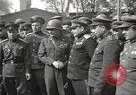 Immagine di Funzionari di soddisfare Torgau Germania, 1945, secondo 17 filmato di repertorio 65675063152