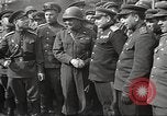 Immagine di Funzionari di soddisfare Torgau Germania, 1945, secondo 19 filmato di repertorio 65675063152