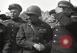 Immagine di Funzionari di soddisfare Torgau Germania, 1945, secondo 29 filmato di repertorio 65675063152
