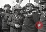 Immagine di Funzionari di soddisfare Torgau Germania, 1945, secondo 33 filmato di repertorio 65675063152