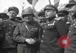 Immagine di Funzionari di soddisfare Torgau Germania, 1945, secondo 37 filmato di repertorio 65675063152
