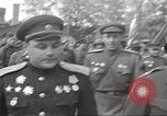 Immagine di Funzionari di soddisfare Torgau Germania, 1945, secondo 39 filmato di repertorio 65675063152