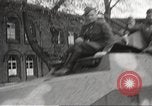 Immagine di Funzionari di soddisfare Torgau Germania, 1945, secondo 44 filmato di repertorio 65675063152
