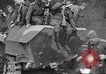 Immagine di Funzionari di soddisfare Torgau Germania, 1945, secondo 55 filmato di repertorio 65675063152