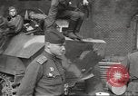 Immagine di Funzionari di soddisfare Torgau Germania, 1945, secondo 58 filmato di repertorio 65675063152