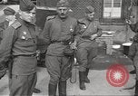 Immagine di Funzionari di soddisfare Torgau Germania, 1945, secondo 62 filmato di repertorio 65675063152