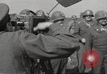 Immagine di Soldati alleati Torgau Germania, 1945, secondo 16 filmato di repertorio 65675063154