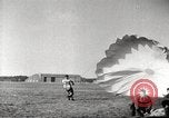 Immagine di Il tedesco paratroop soldati in formazione Germania, 1939, secondo 33 filmato di repertorio 65675063155