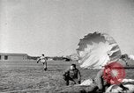 Immagine di Il tedesco paratroop soldati in formazione Germania, 1939, secondo 34 filmato di repertorio 65675063155