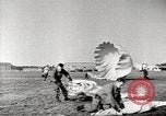 Immagine di Il tedesco paratroop soldati in formazione Germania, 1939, secondo 35 filmato di repertorio 65675063155