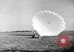 Immagine di Il tedesco paratroop soldati in formazione Germania, 1939, secondo 42 filmato di repertorio 65675063155