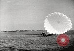 Immagine di Il tedesco paratroop soldati in formazione Germania, 1939, secondo 43 filmato di repertorio 65675063155