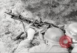 Standbild Deutsche MG 34 Machine Gun Deutschland, 1939, aus Sekunde 23 historischem Filmmaterial Videoclip 65675063160