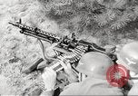 Standbild Deutsche MG 34 Machine Gun Deutschland, 1939, aus Sekunde 25 historischem Filmmaterial Videoclip 65675063160