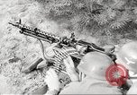 Standbild Deutsche MG 34 Machine Gun Deutschland, 1939, aus Sekunde 26 historischem Filmmaterial Videoclip 65675063160