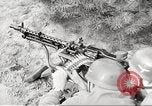 Standbild Deutsche MG 34 Machine Gun Deutschland, 1939, aus Sekunde 27 historischem Filmmaterial Videoclip 65675063160