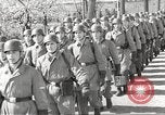 Standbild Deutsche Soldaten März und Singen Deutschland, 1939, aus Sekunde 3 historischem Filmmaterial Videoclip 65675063161