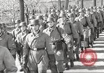 Standbild Deutsche Soldaten März und Singen Deutschland, 1939, aus Sekunde 4 historischem Filmmaterial Videoclip 65675063161