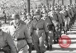 Standbild Deutsche Soldaten März und Singen Deutschland, 1939, aus Sekunde 5 historischem Filmmaterial Videoclip 65675063161