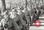 Standbild Deutsche Soldaten März und Singen Deutschland, 1939, aus Sekunde 7 historischem Filmmaterial Videoclip 65675063161