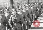 Standbild Deutsche Soldaten März und Singen Deutschland, 1939, aus Sekunde 8 historischem Filmmaterial Videoclip 65675063161