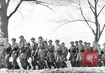 Standbild Deutsche Soldaten März und Singen Deutschland, 1939, aus Sekunde 13 historischem Filmmaterial Videoclip 65675063161