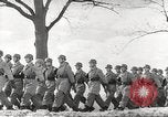 Standbild Deutsche Soldaten März und Singen Deutschland, 1939, aus Sekunde 17 historischem Filmmaterial Videoclip 65675063161