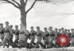 Standbild Deutsche Soldaten März und Singen Deutschland, 1939, aus Sekunde 18 historischem Filmmaterial Videoclip 65675063161