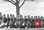 Standbild Deutsche Soldaten März und Singen Deutschland, 1939, aus Sekunde 19 historischem Filmmaterial Videoclip 65675063161