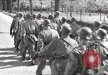 Standbild Deutsche Soldaten März und Singen Deutschland, 1939, aus Sekunde 22 historischem Filmmaterial Videoclip 65675063161