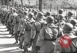 Standbild Deutsche Soldaten März und Singen Deutschland, 1939, aus Sekunde 27 historischem Filmmaterial Videoclip 65675063161