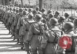 Standbild Deutsche Soldaten März und Singen Deutschland, 1939, aus Sekunde 29 historischem Filmmaterial Videoclip 65675063161