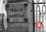 Standbild Zwangsarbeitslager Flossenburg Deutschland, 1945, aus Sekunde 29 historischem Filmmaterial Videoclip 65675063162
