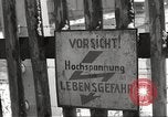 Standbild Zwangsarbeitslager Flossenburg Deutschland, 1945, aus Sekunde 38 historischem Filmmaterial Videoclip 65675063162