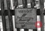 Standbild Zwangsarbeitslager Flossenburg Deutschland, 1945, aus Sekunde 39 historischem Filmmaterial Videoclip 65675063162