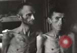 Standbild Kz Flossenbürg ausgemergelten Gefangenen Flossenburg Deutschland, 1945, aus Sekunde 20 historischem Filmmaterial Videoclip 65675063163