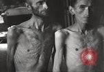 Standbild Kz Flossenbürg ausgemergelten Gefangenen Flossenburg Deutschland, 1945, aus Sekunde 25 historischem Filmmaterial Videoclip 65675063163